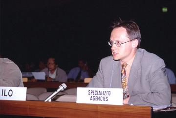 Vertreter von UN-Organisationen sprechen hier... (Foto: Oliver Kluge 2000)