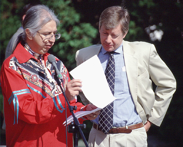 Kenneth Deer und Julian Burger beim Indigenous Day (Foto: Oliver Kluge 2000)