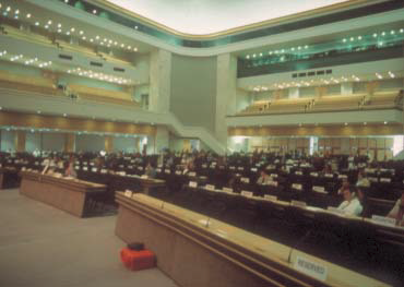 Der große Sitzungssaal (Foto Oliver Kluge 2004)
