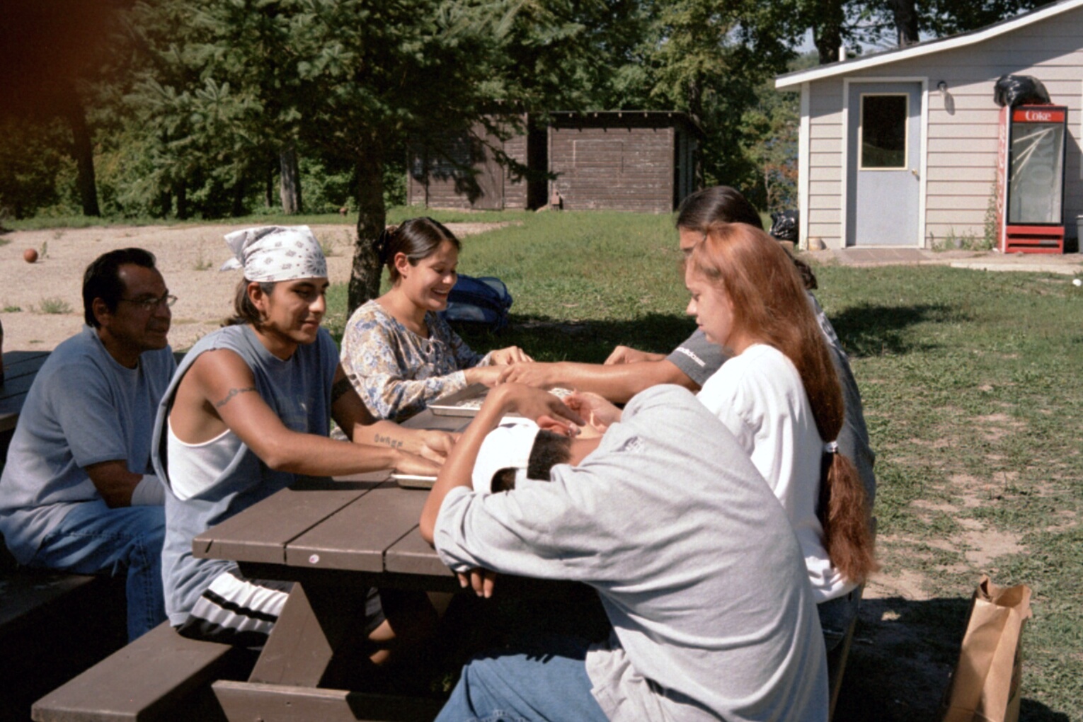 Die jugendlichen Helfer bei der Arbeit (Photo: AGIM, 2005)
